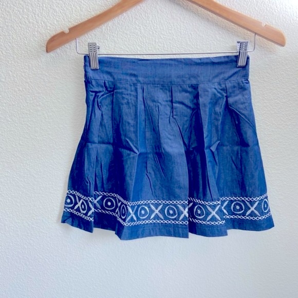 (5/$25‎ SALE ✅) POL Jr Small Chambray Shirred Denim XOXO Embroided Mini Skirt - Picture 3 of 3